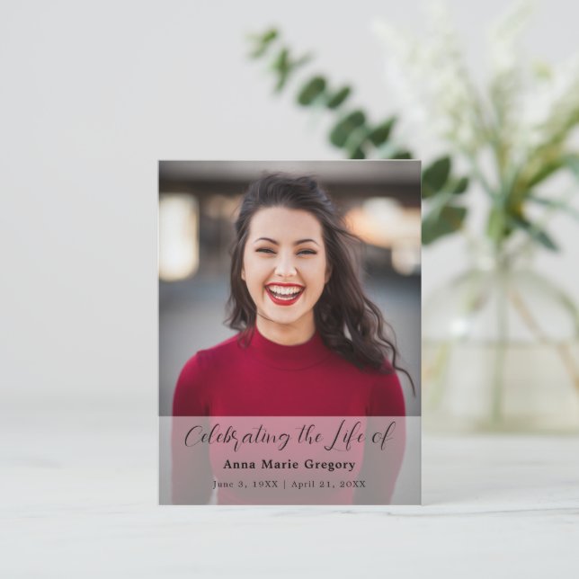 Carte Postale Célébration de la vie Photo Simple funérailles com (Debout devant)