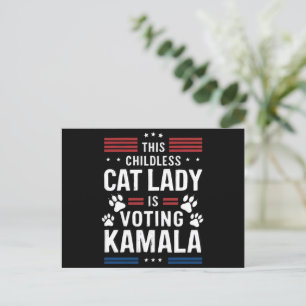 Carte Postale Cette dame au chat sans enfant vote Kamala 2024