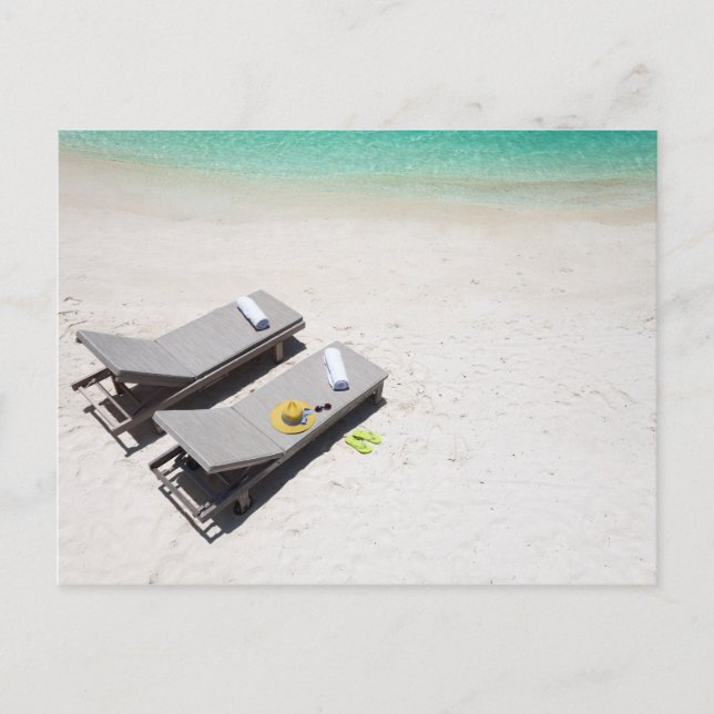 Carte Postale Chaises longues sur une plage (Devant)