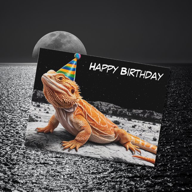 Carte Postale Chapeau d'anniversaire portant un dragon barbu d'a (Créateur téléchargé)