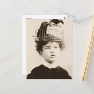 Carte Postale Chapeau de cage à oiseaux surréaliste