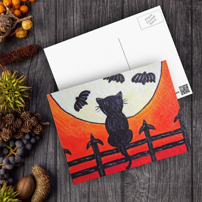 Carte Postale Chat sur une clôture dans la lune chauves-souris (Silhouette black cat on fence watching fly bats in full moon on orange Halloween postcard.)