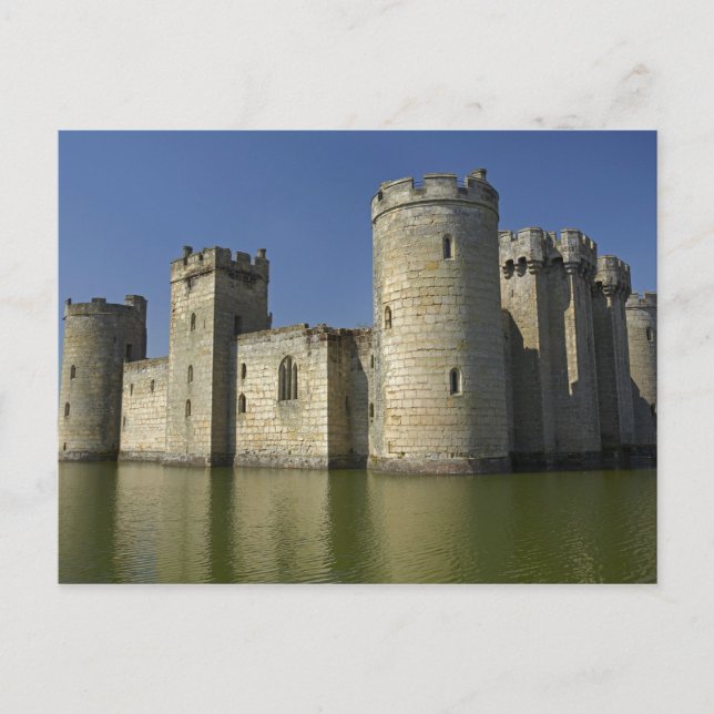 Carte Postale Château de Bodiam (1385), reflété dans les douves, (Devant)