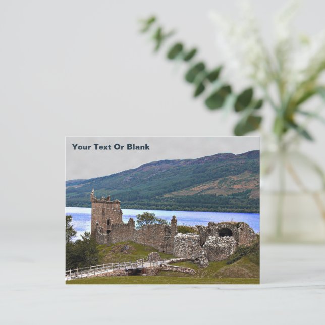 Carte Postale Château d'Urqhart - Loch Ness (Debout devant)