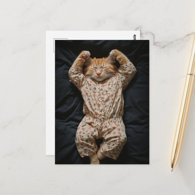 Carte Postale Chaton roux endormi en pyjama (Devant/Arrière en situation)