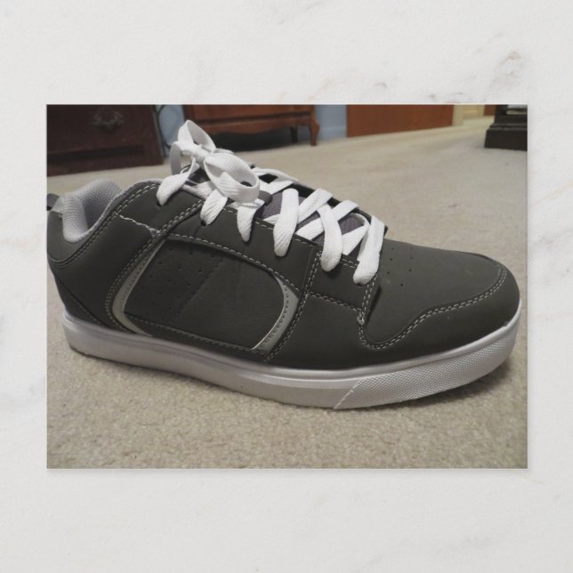 Carte Postale Chaussure de skateboard grise (Devant)