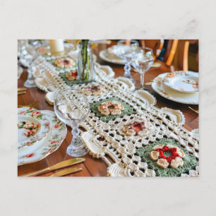 Carte Postale Chemin de table en crochet granny square sur une f