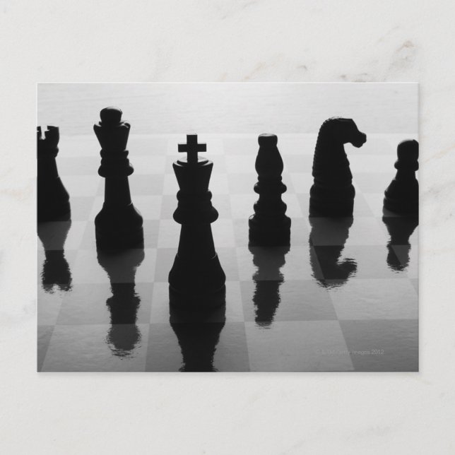Carte Postale Chess pieces on chess board in black and white (Devant)