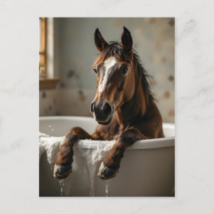 Carte Postale Cheval drôle dans la salle de bain