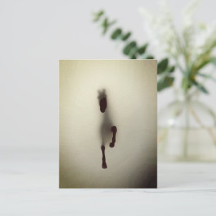 Carte Postale Cheval Minimaliste Abstrait Émergeant du Brouillar