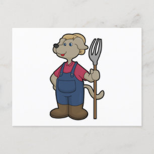 Carte Postale Chien en fermier avec râteau et chapeau