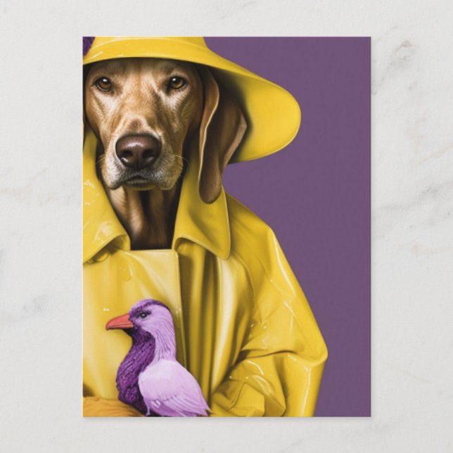 Carte Postale Chien en manteau de pluie jaune avec un oiseau pou (Devant)