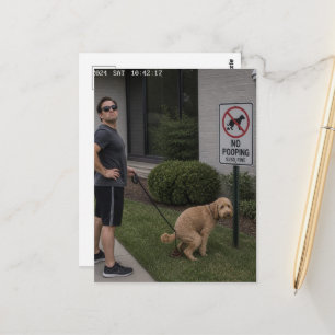 Carte Postale Chien et humain ignorent le panneau d'avertissemen