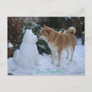 Carte Postale chien mignon embrasser la scène de neige bonhomme