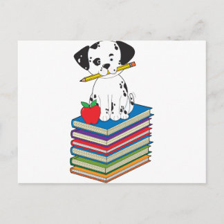 Carte Postale Chien sur livres