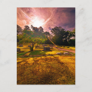 Carte Postale Cimetière avec des rayons de lumière de l'heure do