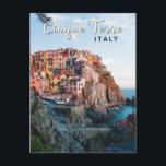 Carte Postale Cinque Terre Italie Aquarelle Vintage<br><div class="desc">Design d'art de voyage rétro des Cinque Terre. Les Cinque Terre est une succession de villages balnéaires centenaires situés sur la côte accidentée de la Riviera italienne.</div>