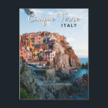 Carte Postale Cinque Terre Italie Aquarelle Vintage<br><div class="desc">Design d'art de voyage rétro des Cinque Terre. Les Cinque Terre est une succession de villages balnéaires centenaires situés sur la côte accidentée de la Riviera italienne.</div>