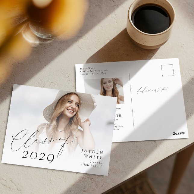 Carte Postale Classe de Script Chic Moderne de 2025 Diplôme Phot (Modern Chic Script Class of 2025 Photo Graduation Postcard)
