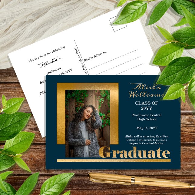 Carte Postale Classieux Élégant Texte Or Diplômé 1 Photo Dk Sarc (Classy and Elegant Gold Tone Text "Graduate" One Photo Dark Teal Graduation Announcement Postcard)