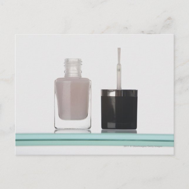 Carte Postale Close-up of a bottle of nail polish (Devant)