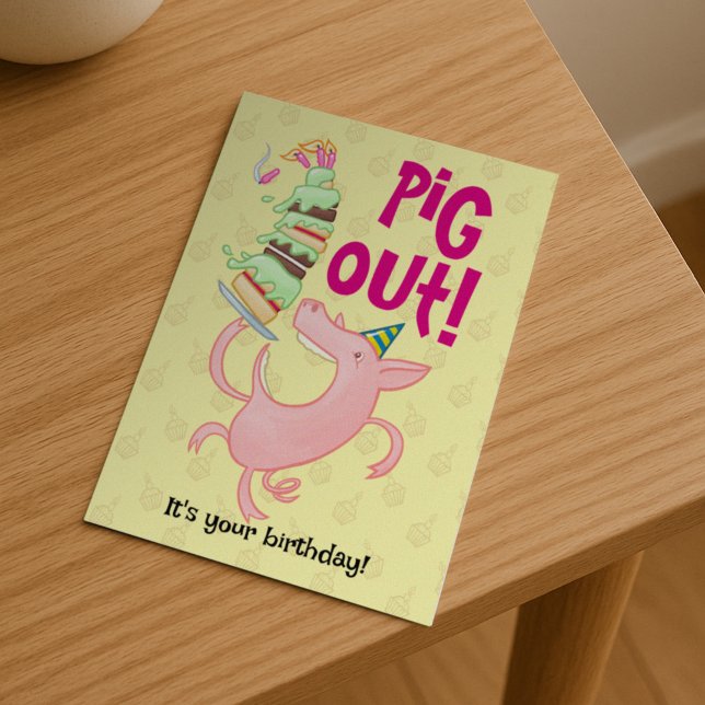 Carte Postale Cochon drôle mangeant un gâteau d'anniversaire Coc (Créateur téléchargé)