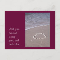 Coeur de coquillages sur la plage de sable