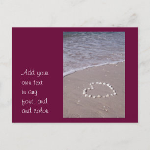 Carte Postale Coeur de coquillages sur la plage de sable