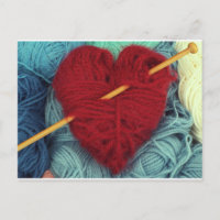 Coeur de laine rouge mignon avec tricot aiguille c