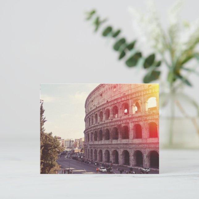 Carte Postale Colisée à Rome (Debout devant)