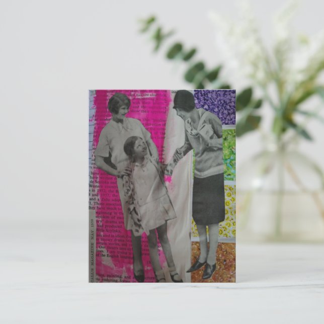Carte Postale Collage en techniques mixtes de femmes et d'une fi (Debout devant)
