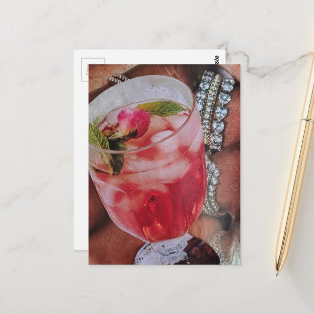 Carte Postale Collage mixte de boisson rose et de bijoux  (Devant/Arrière en situation)