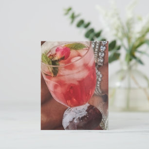 Carte Postale Collage multimédia Boisson rose et bijoux