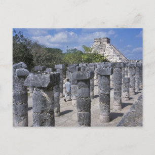 Carte Postale Colonnes de pierre antique à Chichen Itza. Centre