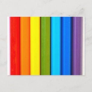 Carte postale colorée de crayons