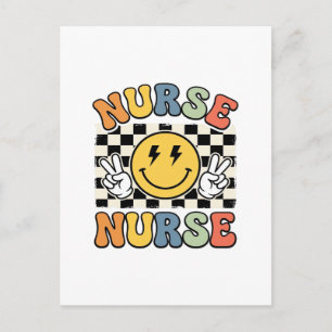 Carte Postale Conception de chemise à carreaux Smiley d'infirmiè