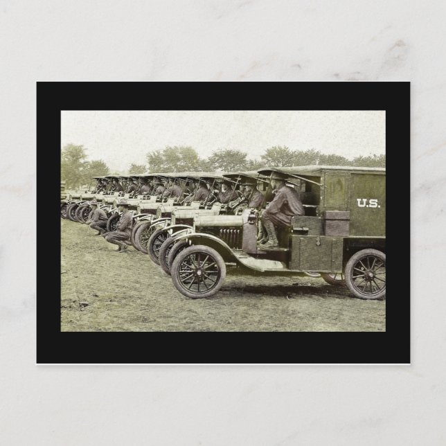 Carte Postale Conducteurs ambulanciers dans les camions (Devant)