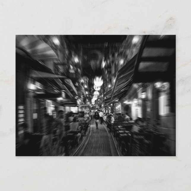 Carte Postale Cool, photo urbaine d'une femme marchant à Istanbu (Devant)