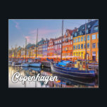 Carte Postale Copenhague, Danemark<br><div class="desc">Cette carte postale pittoresque présente une photo de la ville emblématique de Copenhague,  au Danemark. Cette charmante carte postale serait idéale pour les meilleurs amis,  la famille et les collègues.</div>