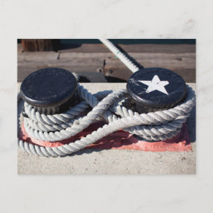 Carte Postale Corde attachée à deux bornes