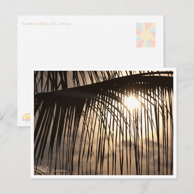 Carte Postale Coucher de soleil à Bali sur une feuille de palmie (Devant / Derrière)