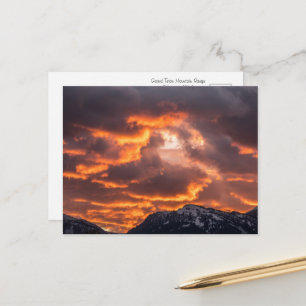 Carte Postale Coucher de soleil enflammé sur les montagnes