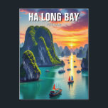 Carte Postale Coucher de soleil Ha Long Bay Vietnam<br><div class="desc">Hạ Long Bay, située dans le nord du Vietnam, est l'une des merveilles naturelles les plus époustouflantes du pays. Classée au patrimoine mondial de l'Unesco, la baie est célèbre pour ses eaux vert émeraude et ses milliers d'îles calcaires qui s'élèvent de manière spectaculaire de la mer. Ces formations karstiques, façonnées...</div>