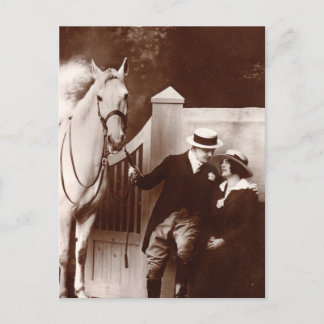 Carte Postale Couple romantique avec Cheval gris