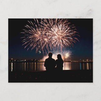 Carte Postale Couple Silhouette regarder les feux d'artifice