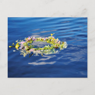 Carte Postale Couronne de fleurs sauvages flottantes sereines su
