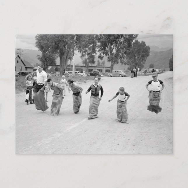 Carte Postale Course en sac, 1940 (Devant)