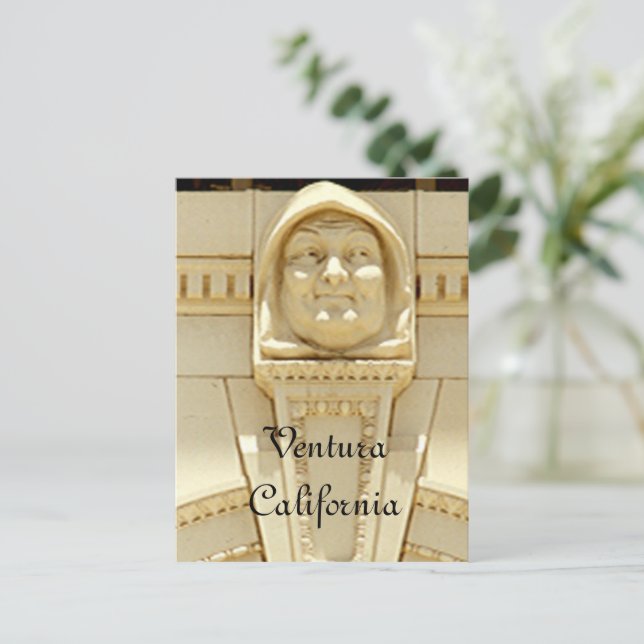 Carte postale - Courthouse Smiling Monk (Debout devant)