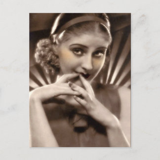 Carte Postale Coy Beauty