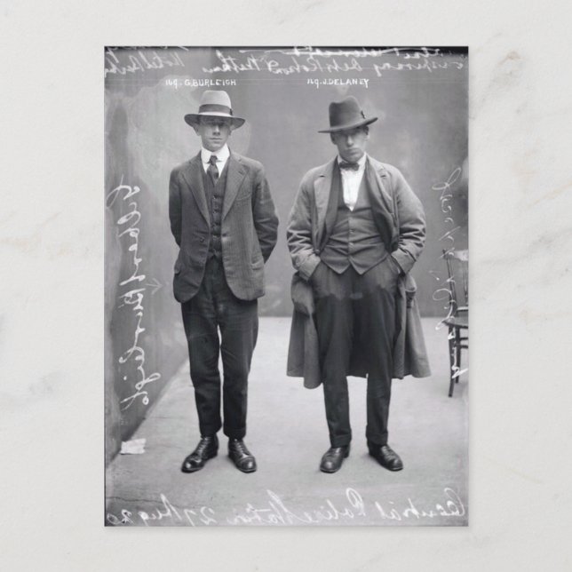 Carte Postale Criminel noir et blanc vintage hommes coups de bât (Devant)